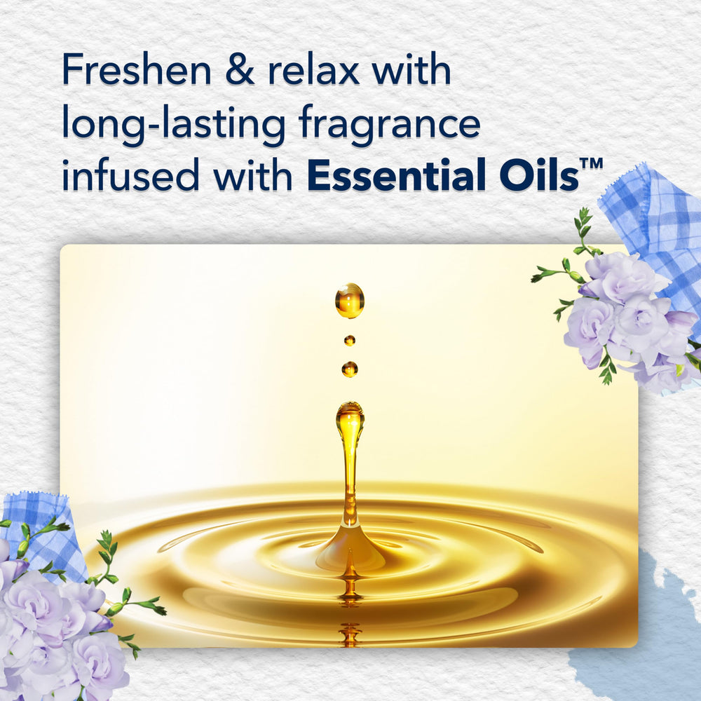 Visible fragrance oil in Glade Clean Linen refill illustrating concentrated long‑lasting aroma