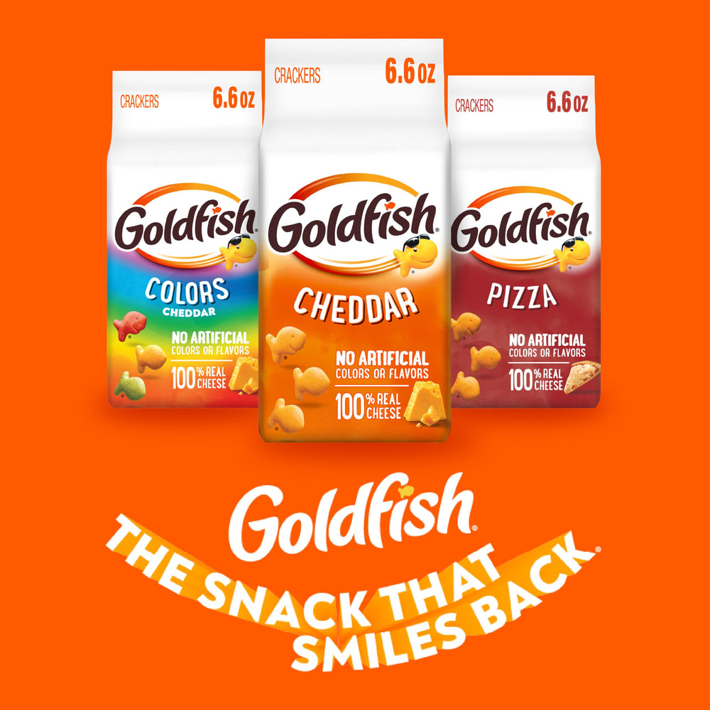 Goldfish snack packs at a picnic illustrating easy sharing and travel-ready benefit