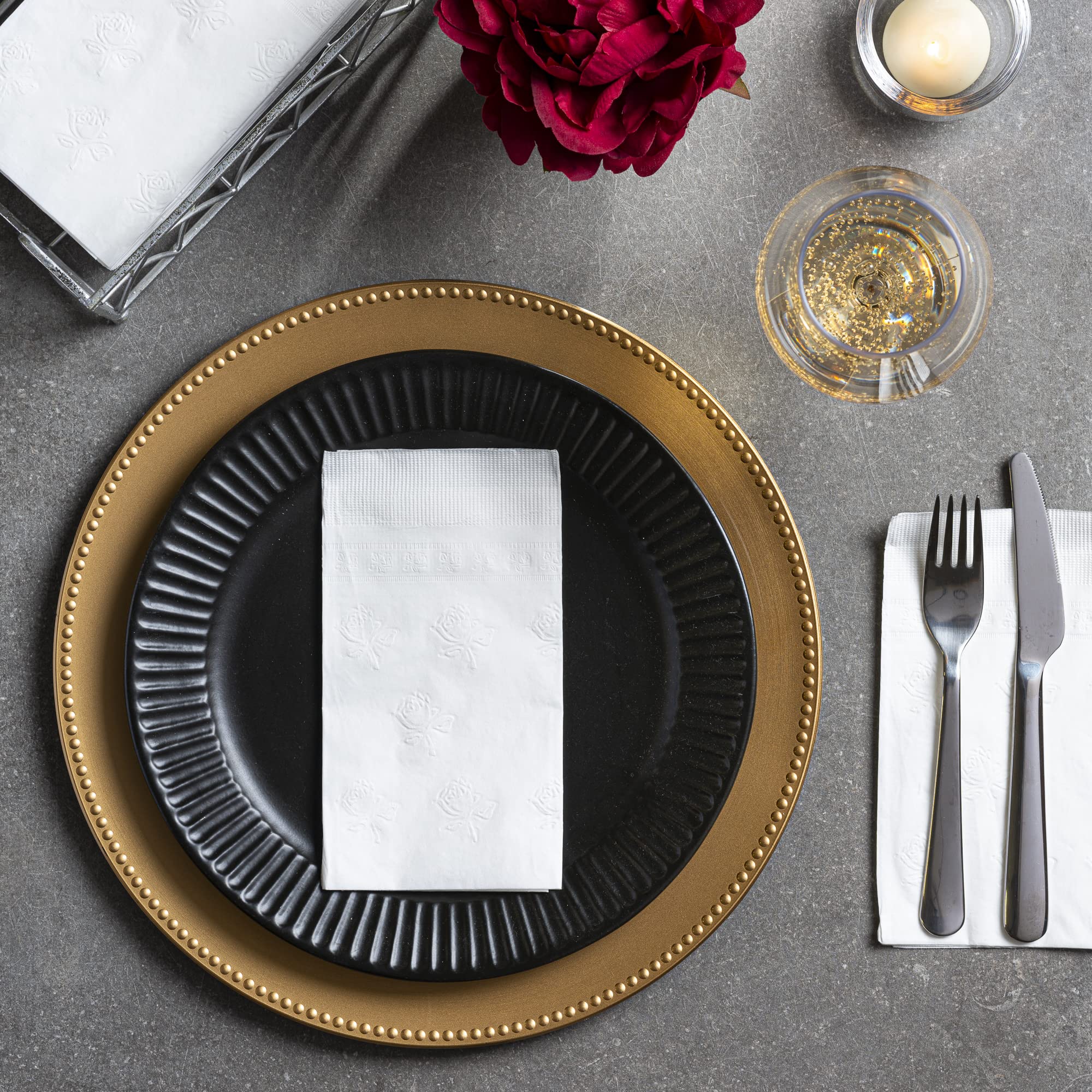 GUSTO 2-ply texture detail emphasizing stronger absorbent fibers