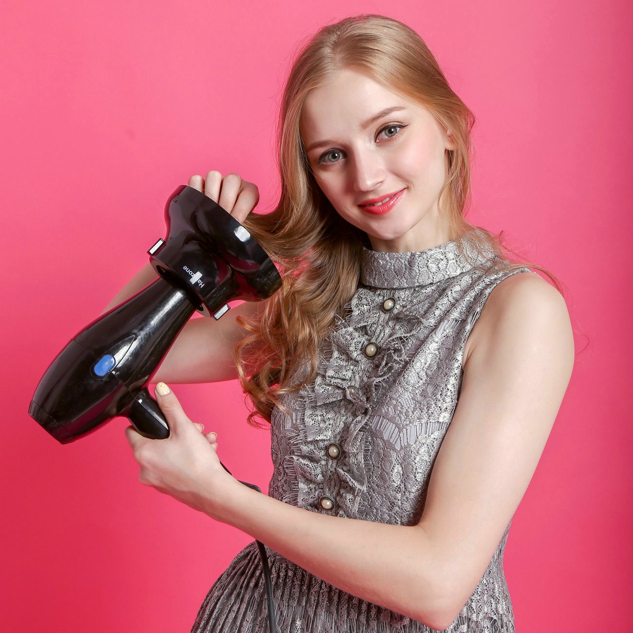 Hairizone in use on curly hair creating lift and reducing frizz