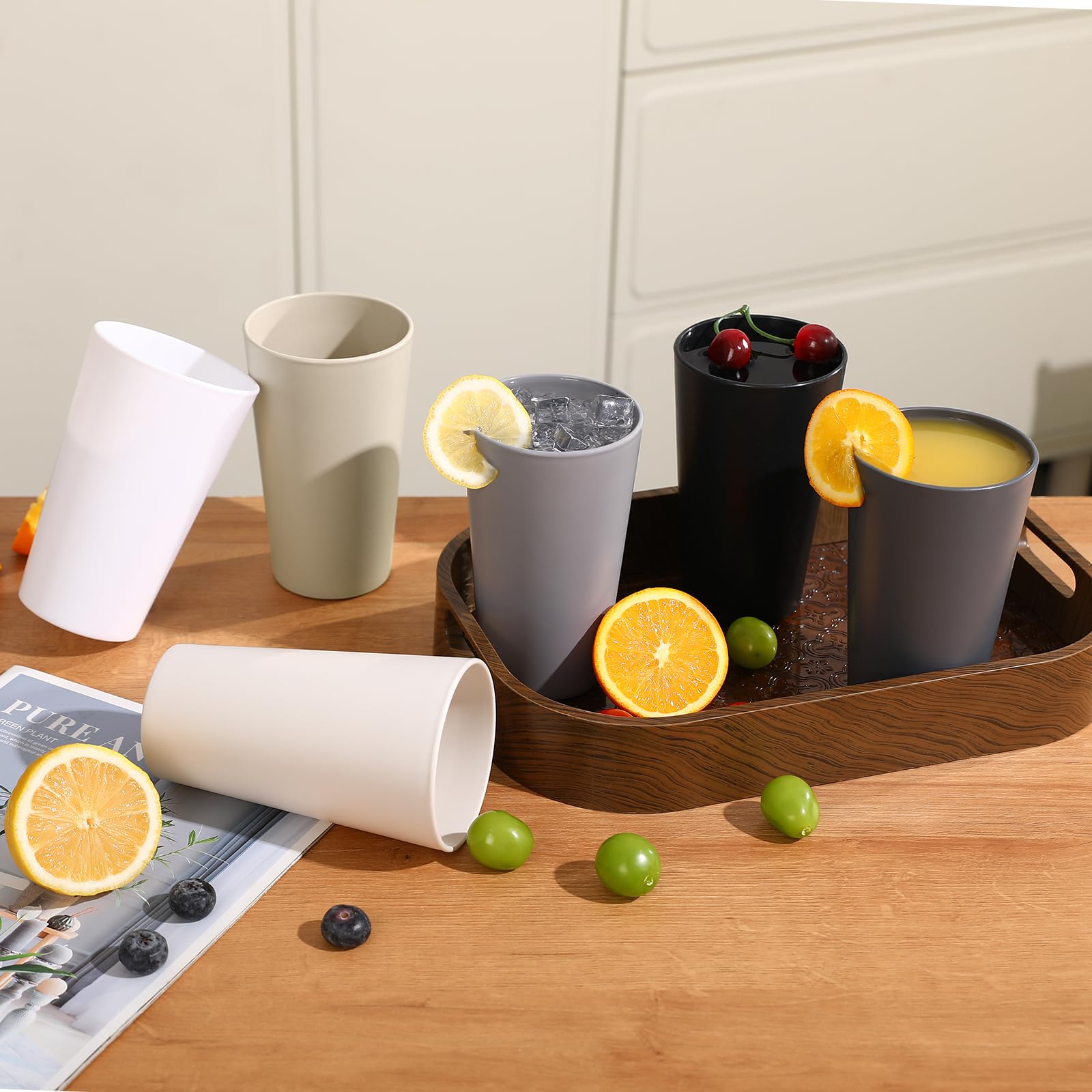 HEYCOME hand holding a 20 oz cup to show scale and comfortable grip