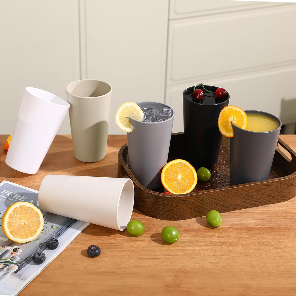 HEYCOME hand holding a 20 oz cup to show scale and comfortable grip