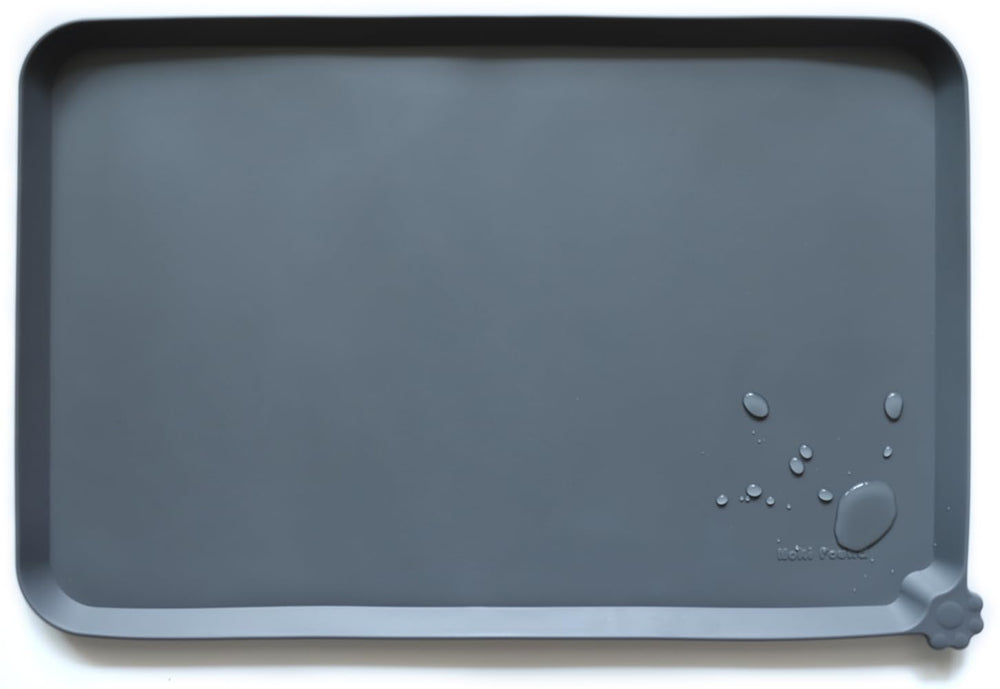 Hoki Found front view gray mat protecting floor and keeping bowls tidy
