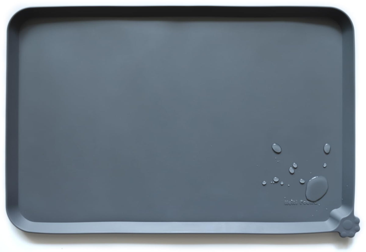 Hoki Found front view gray mat protecting floor and keeping bowls tidy