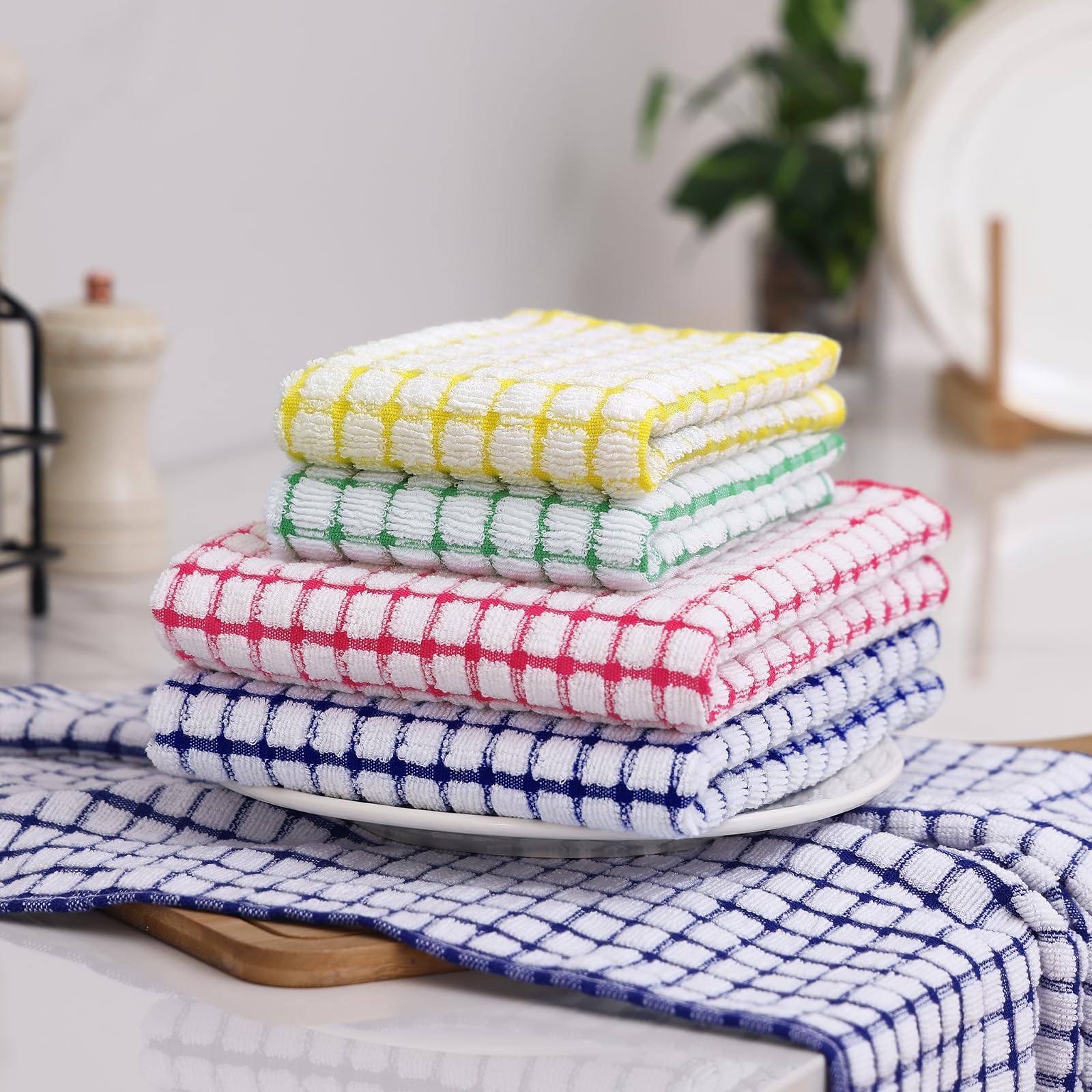 Homaxy towel soaking up spill illustrating superior liquid pickup performance