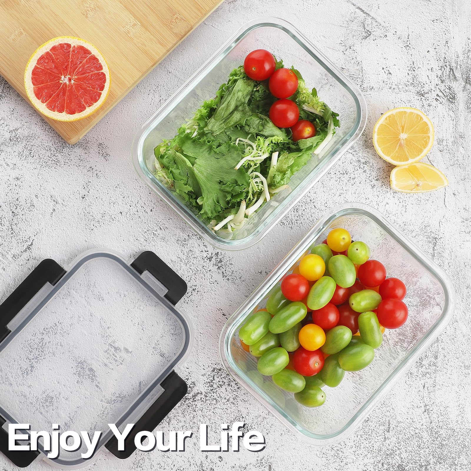 HOMBERKING containers in a picnic scene, showcasing portable, oven-safe glass storage