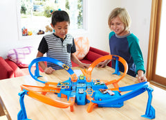 Hot Wheels overhead track layout with 16+ feet of track, highlights dramatic design