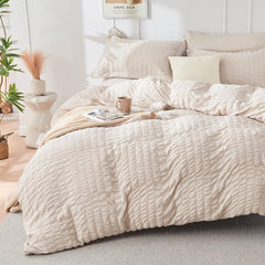 HYMOKEGE comforter edge and stitching detail demonstrating durable construction benefit