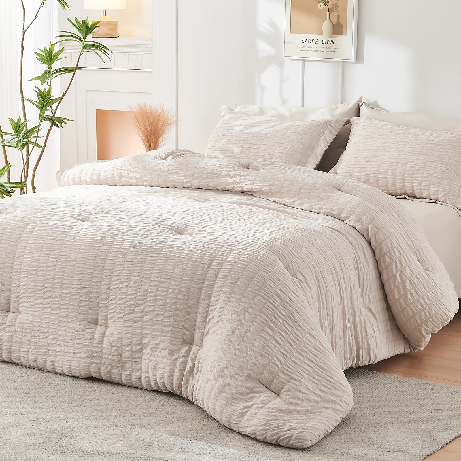 HYMOKEGE microfiber hand-feel closeup showing softness and breathable comfort benefit