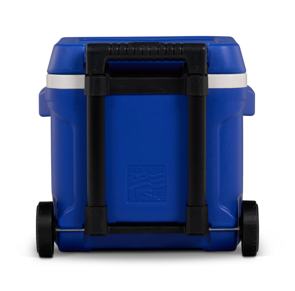 Igloo open interior showing 28-quart capacity and easy packing benefit