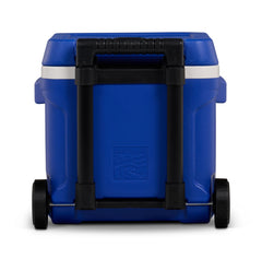 Igloo open interior showing 28-quart capacity and easy packing benefit