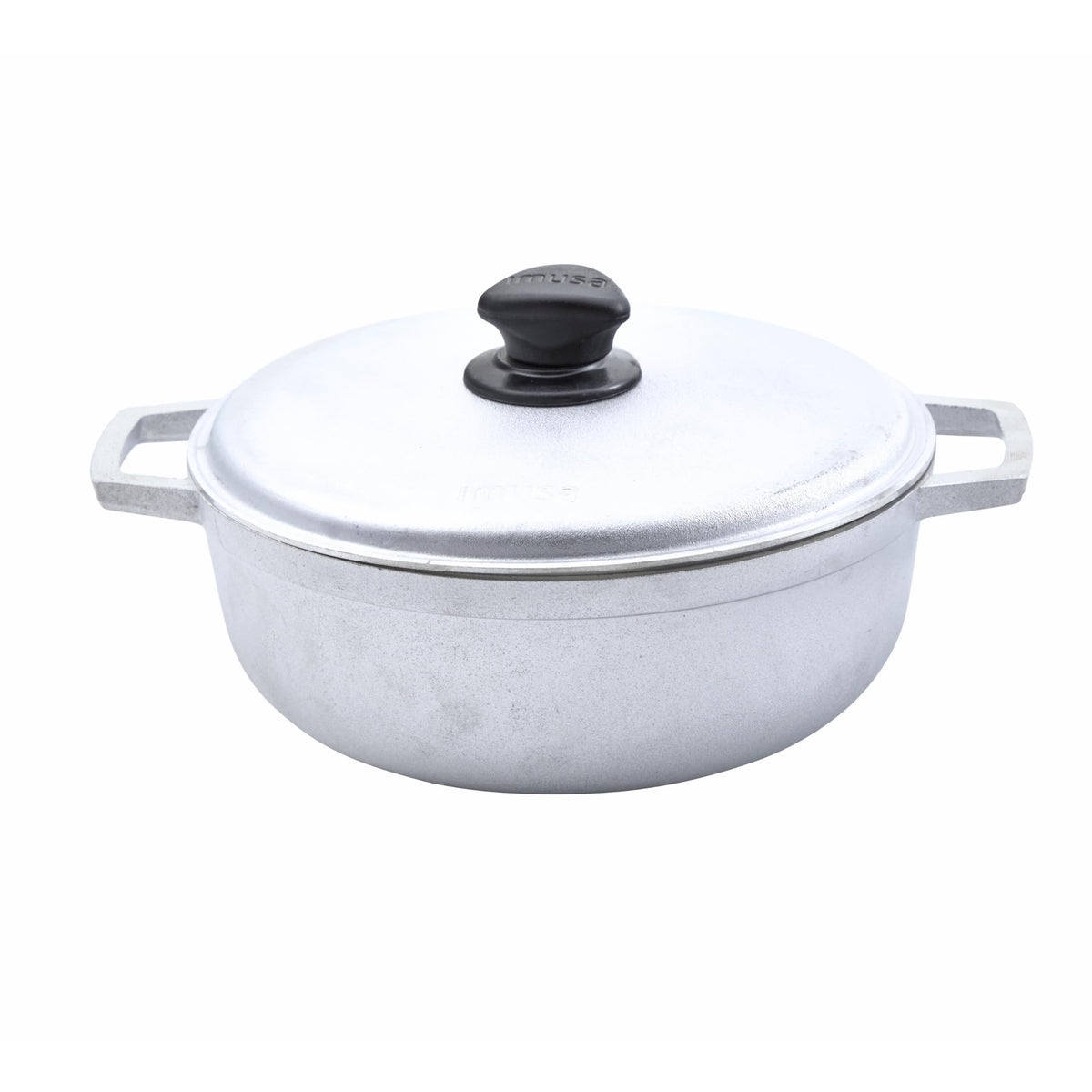 Imusa caldero front view showing shape and lid, highlights durable construction