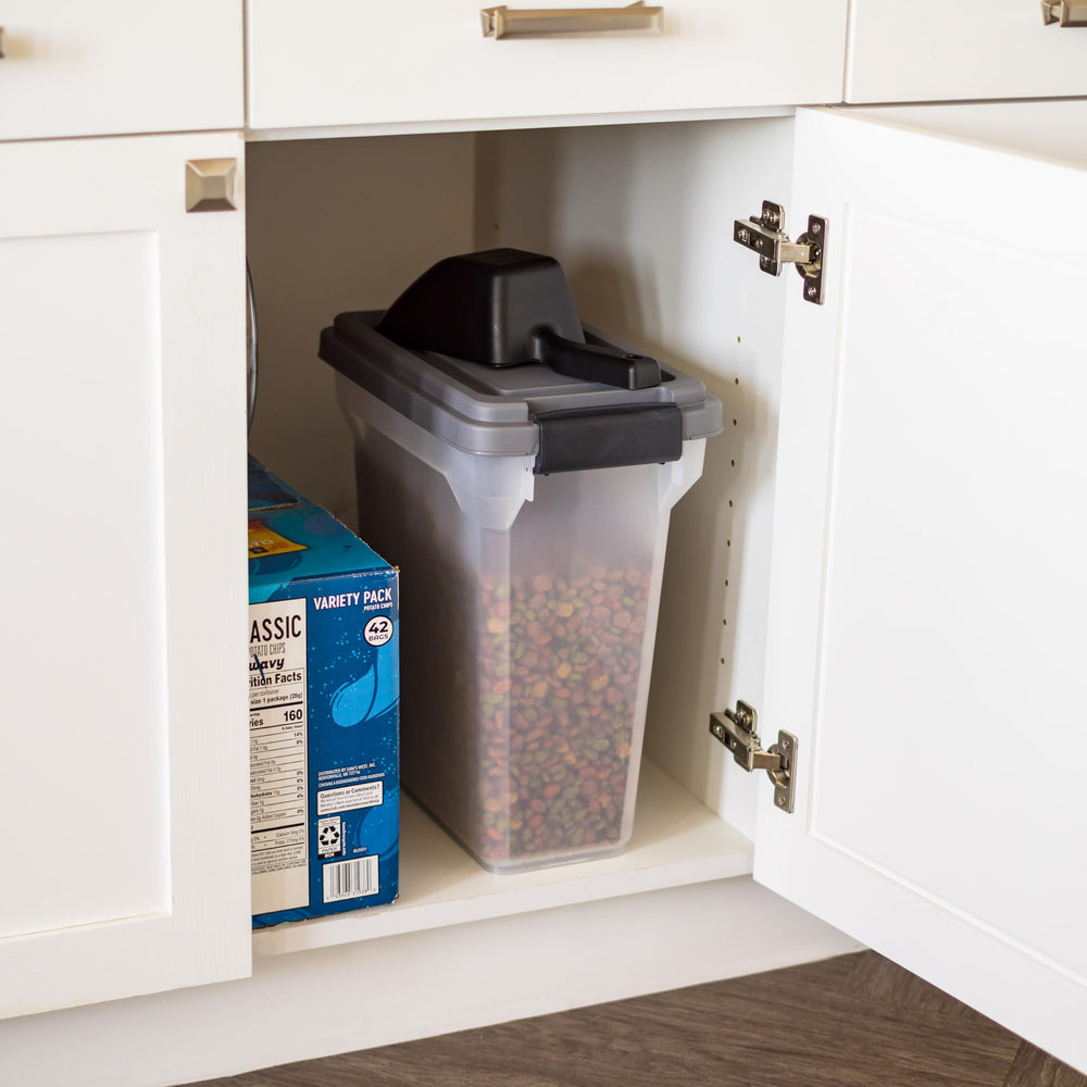 IRIS USA included scoop nested inside container for mess-free portioning and fast feeding