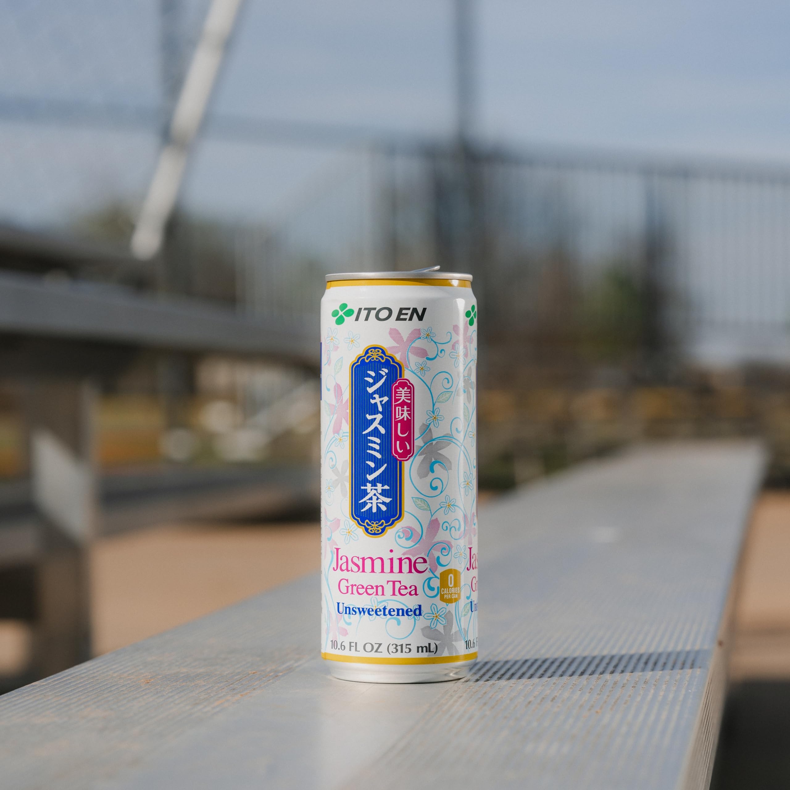 ITO EN can on picnic table illustrating refreshing natural taste