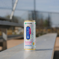 ITO EN can on picnic table illustrating refreshing natural taste