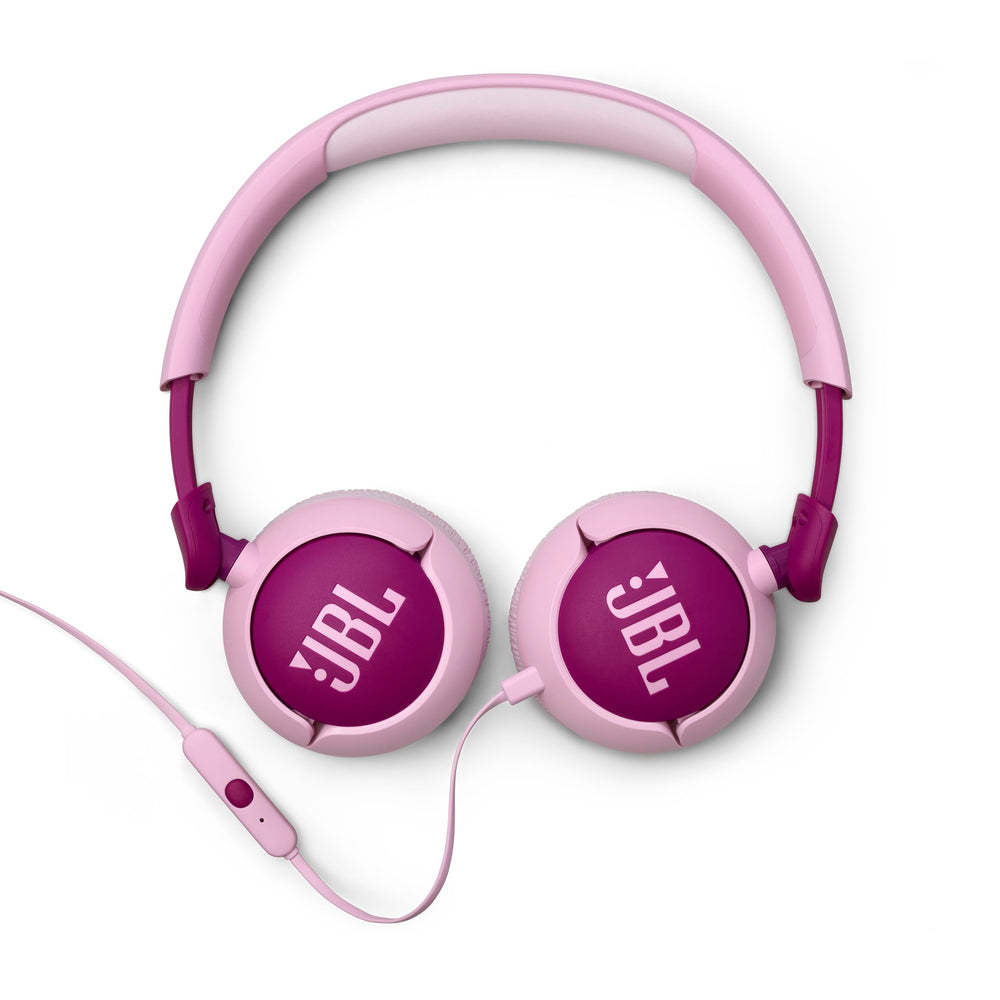 JBL Junior 320 on a child during travel showing comfort and entertainment