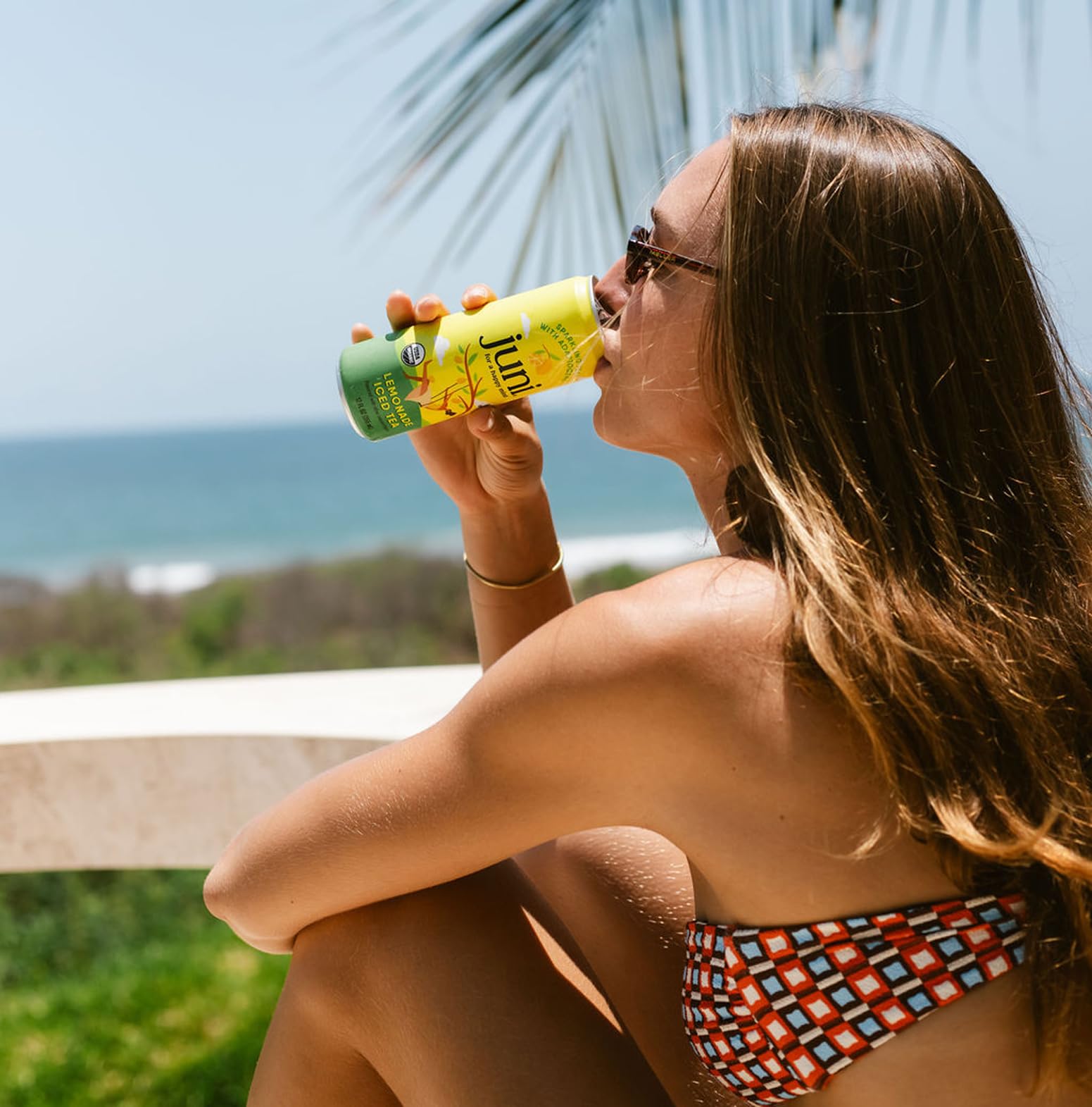 JUNI lifestyle desk refreshment shows productivity boost during workday