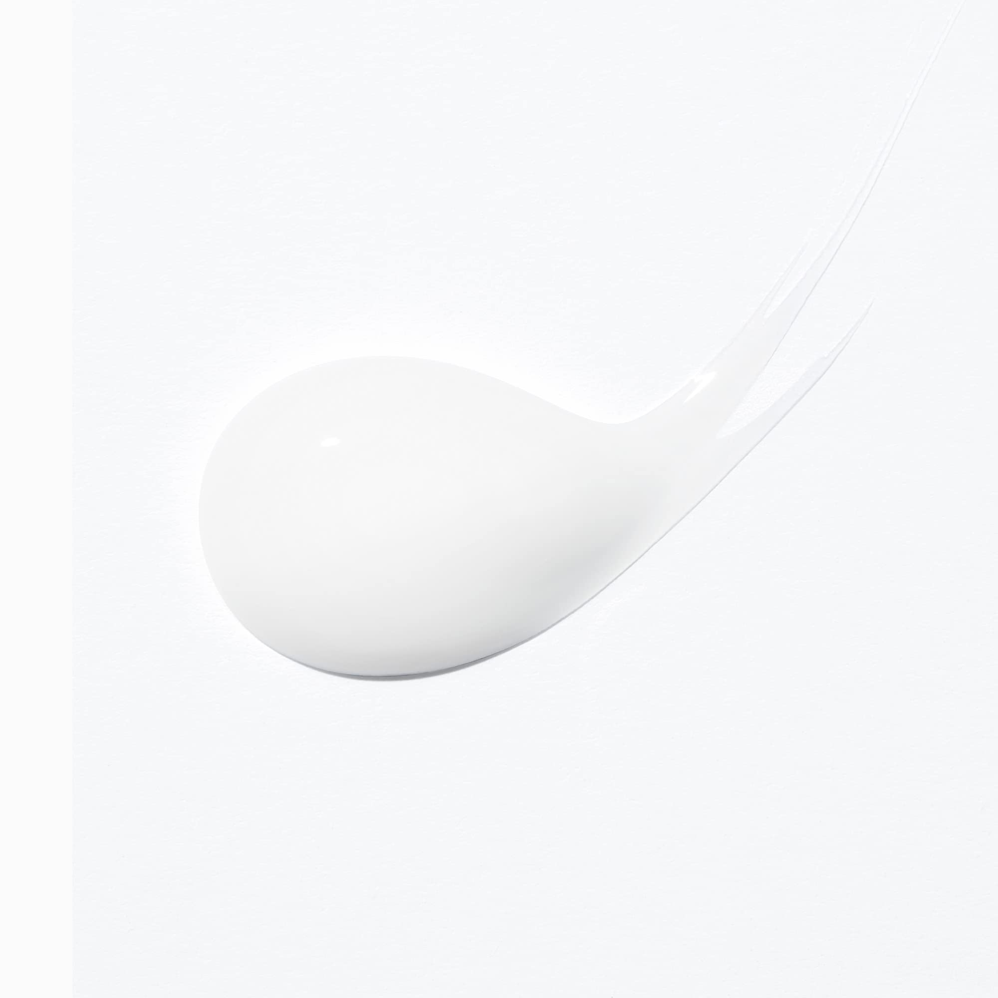 KÉRASTASE next to a ruler showing 5.07 fl oz scale and travel-ready benefit