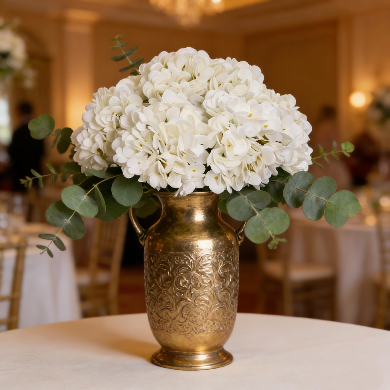 Kimura's Cabin table centerpiece with hydrangeas creating maintenance-free decor