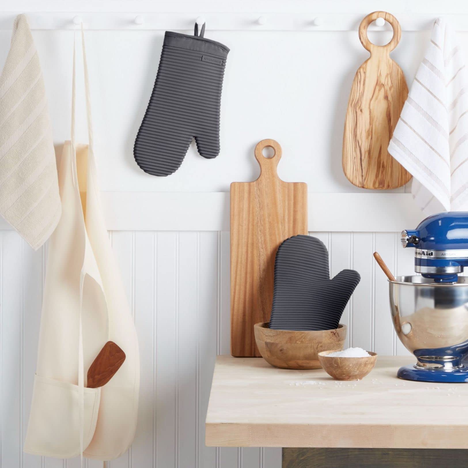 KitchenAid cotton cuff closeup highlighting wrist coverage and comfort