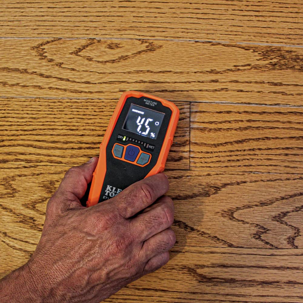 KLEIN TOOLS ET140 held in hand for scale to show compact, portable inspection tool