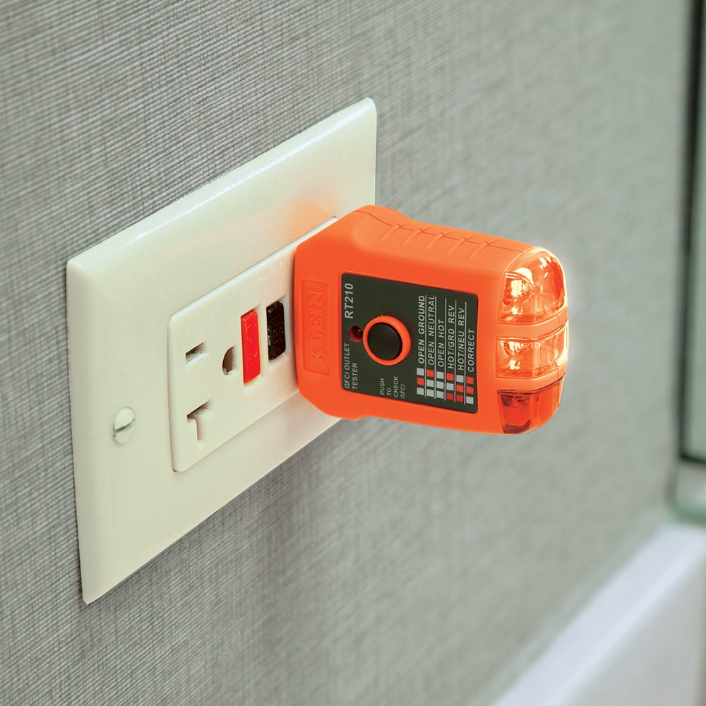 Klein Tools MM320 display reading voltage for fast verification on the job