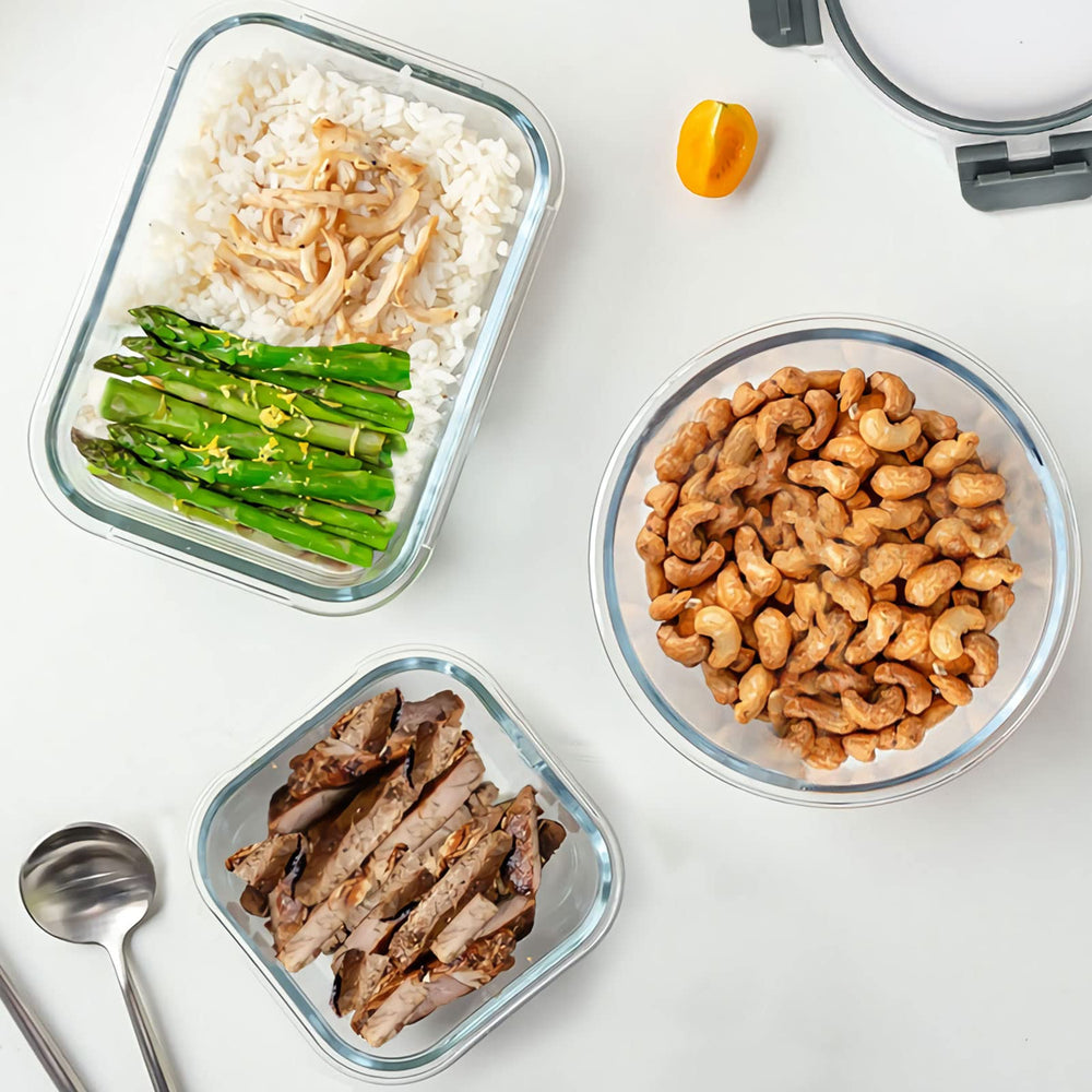 KOMUEE containers beside hand showing size range for portion control