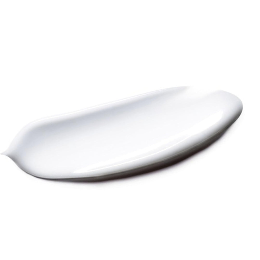 La Roche-Posay Effaclar Mat being dispensed to demonstrate non-greasy formula benefit