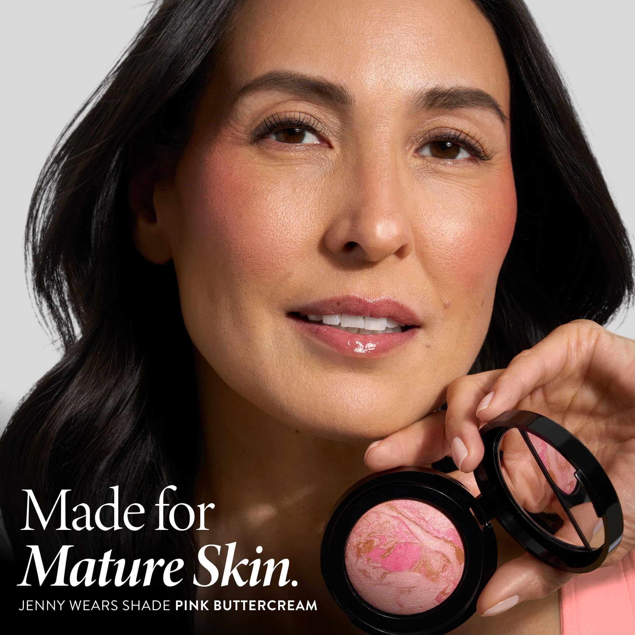 LAURA GELLER open pan showing marbleized baked blush texture and even payoff