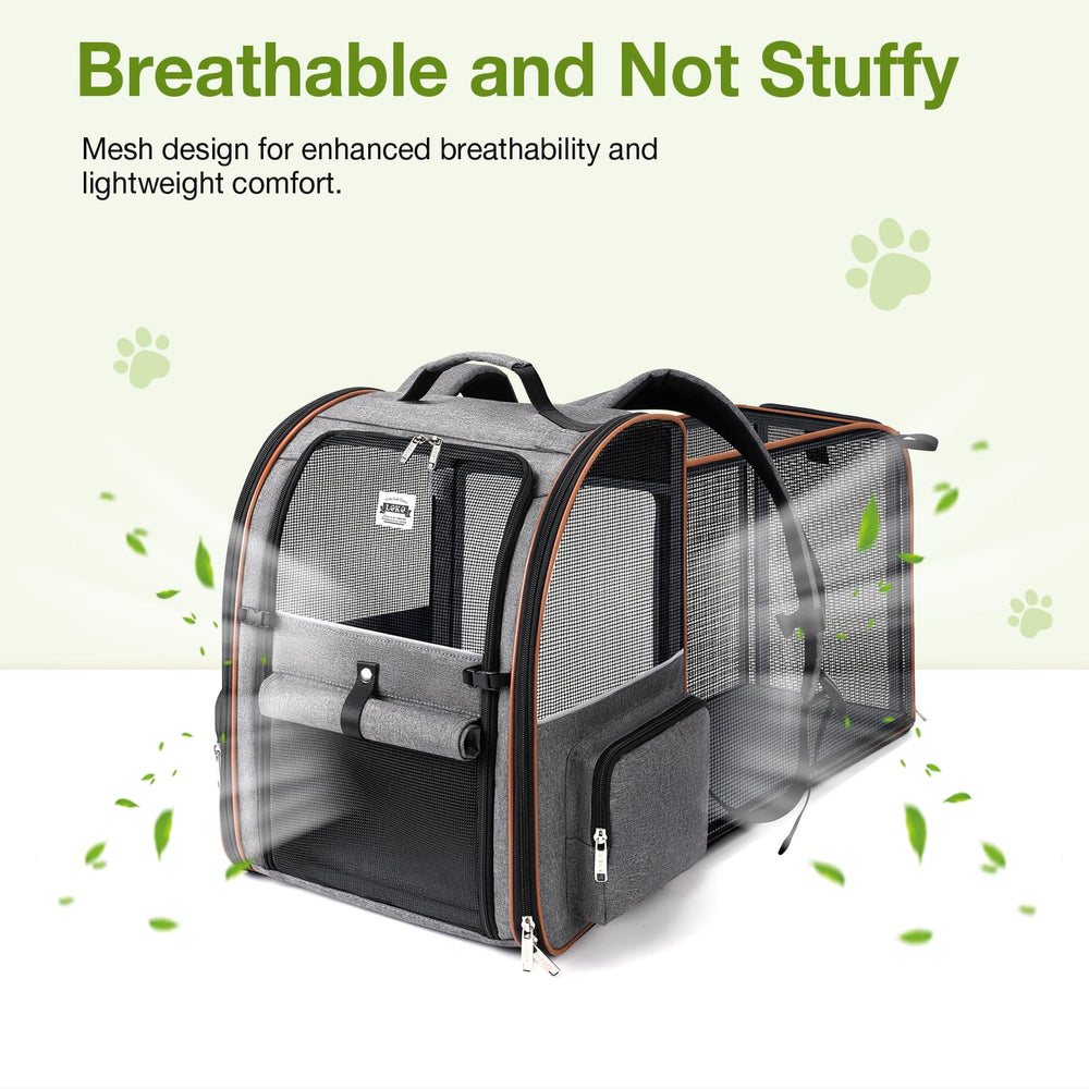 Lekebobor backpack expanded mode giving extra space for pet movement