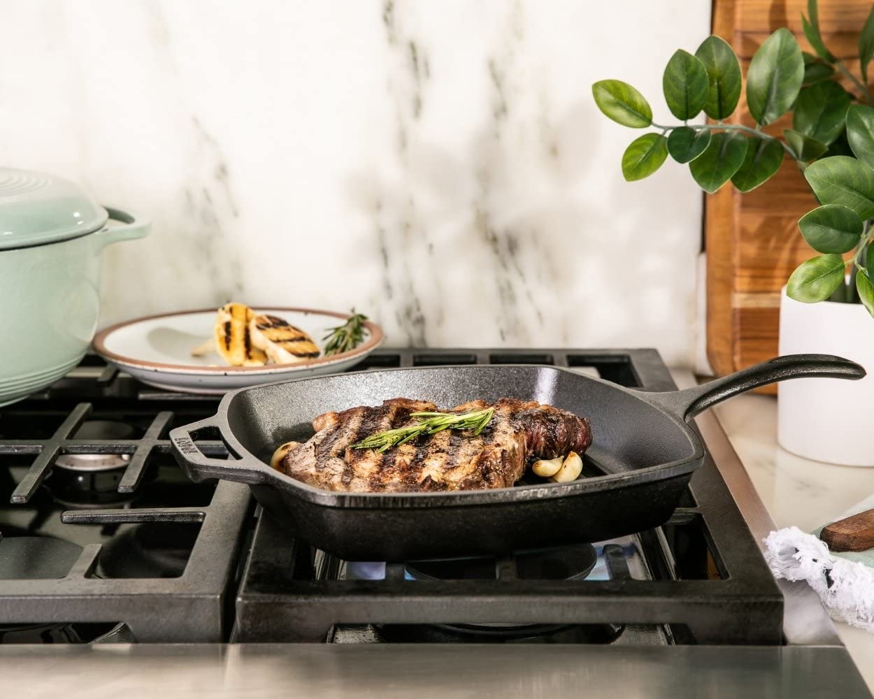 Lodge close-up of raised grill ridges delivering defined marks and effective grease channeling