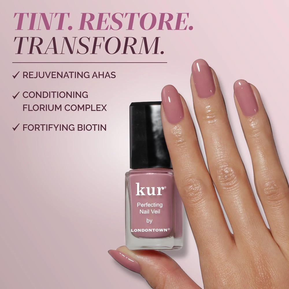 LONDONTOWN brush close-up delivering smooth, streak-free application benefit