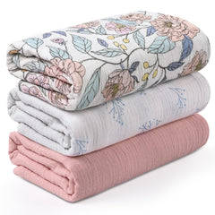 LYRICHOM BABY front packaging showing three muslin blankets, ready as a gift
