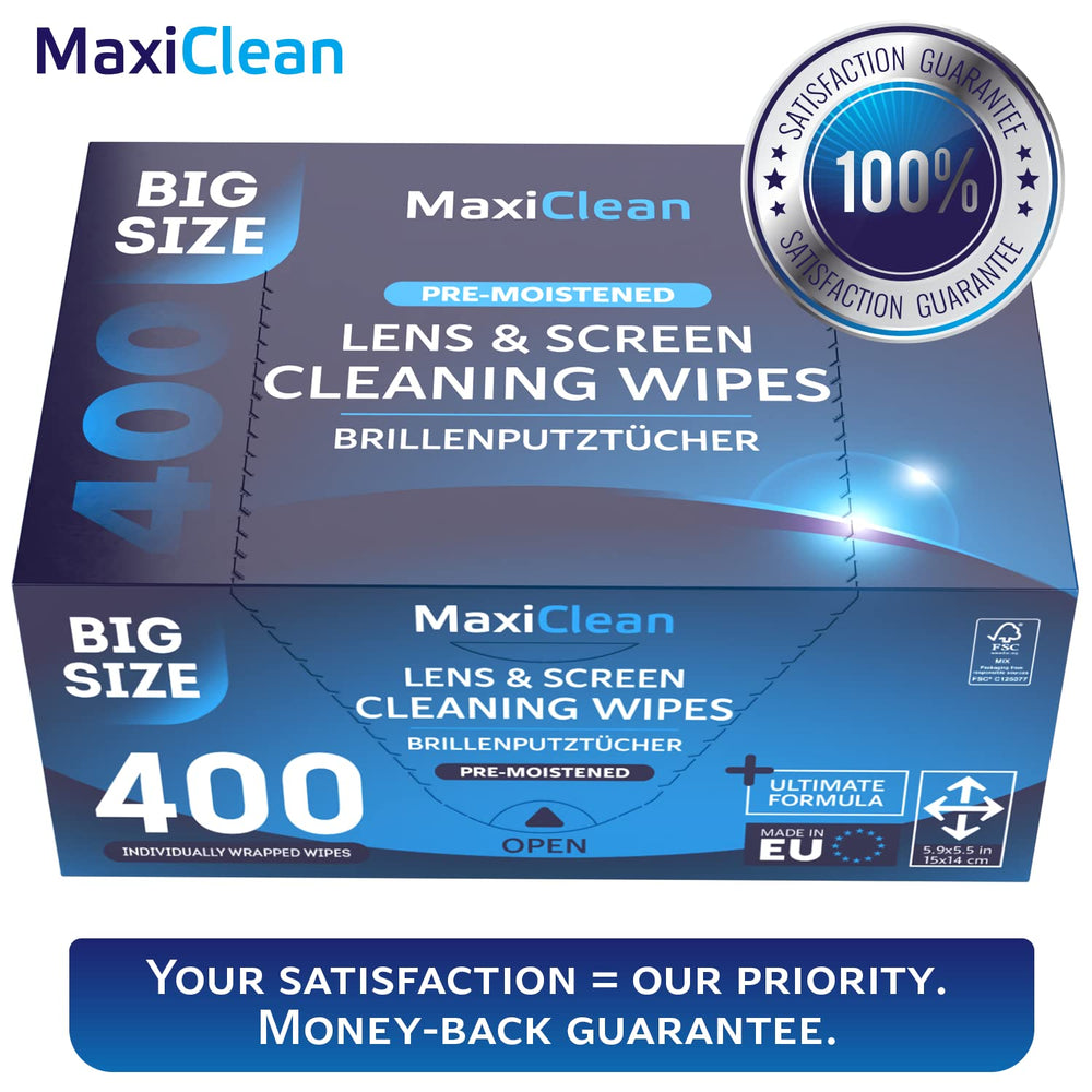 Maxi Clean wipe next to a ruler illustrating the 15x14 cm size for full-coverage cleaning