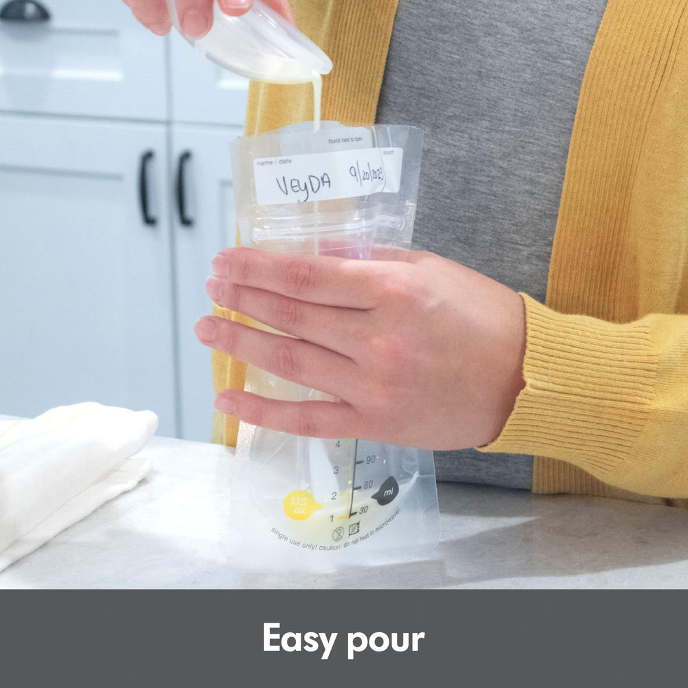 Medela bag self-standing while being filled for easy pump-to-bag transfer