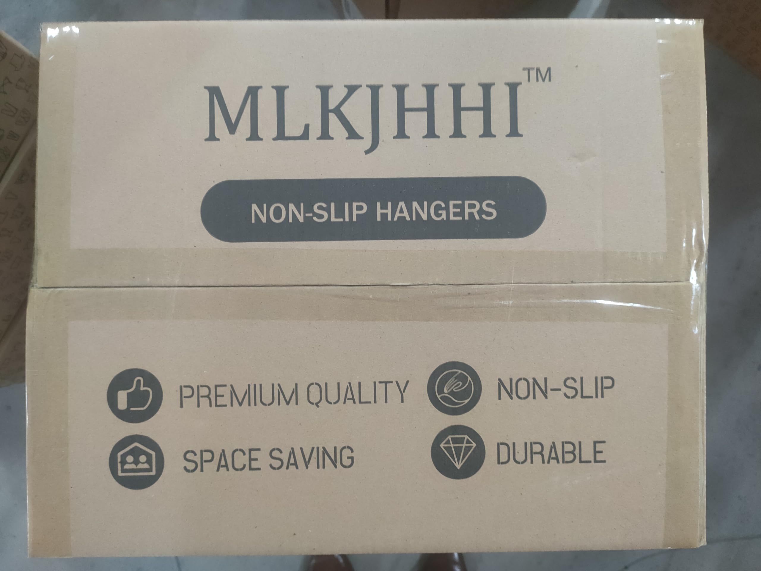 MLKJHHI bottom bar detail with rubber coating securing pants and ties