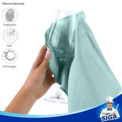 MR.SIGA cloth in hand demonstrating soft grip and easy polishing benefit