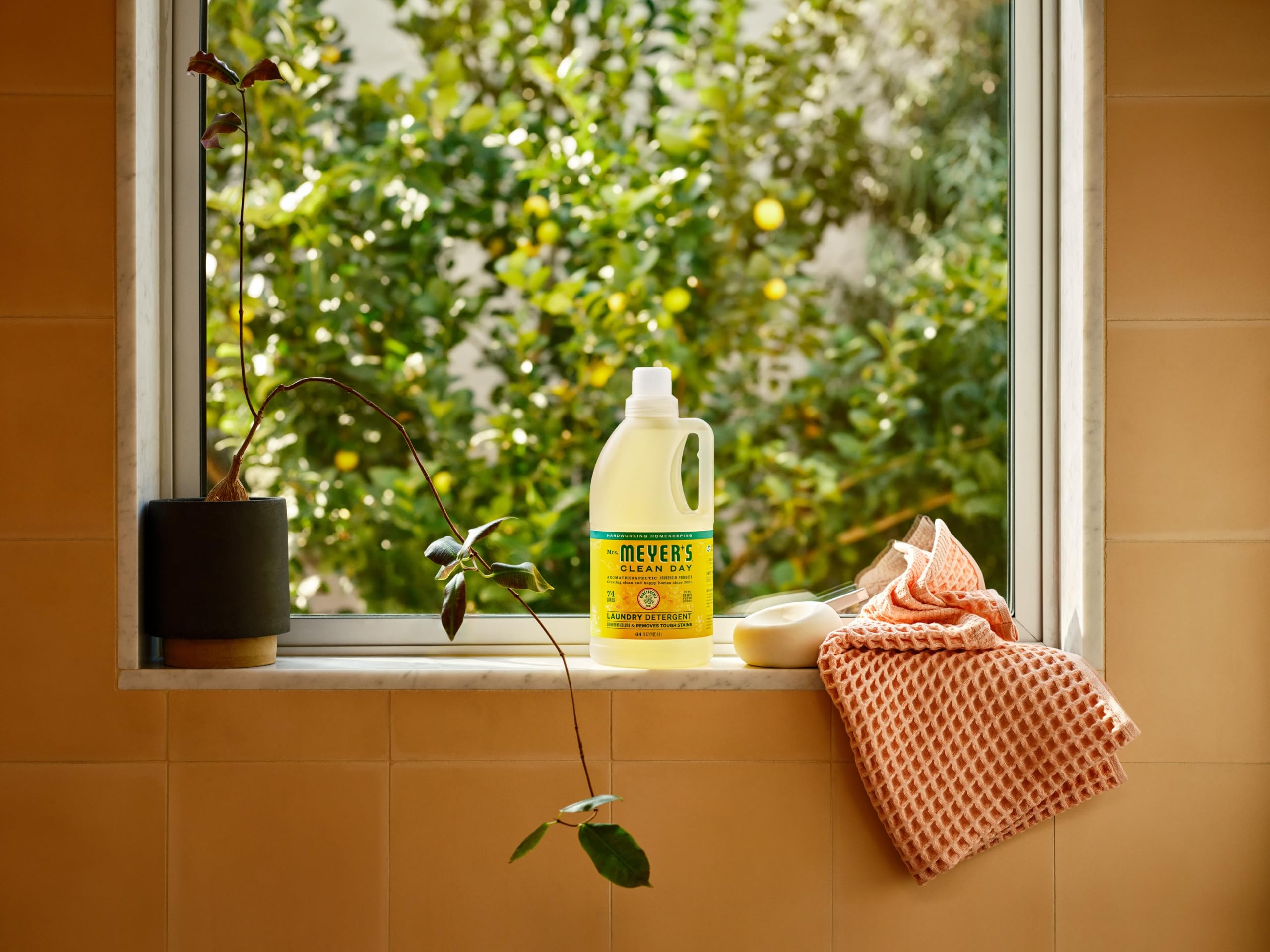Mrs. MEYER'S suds close-up illustrating effective concentrated cleaning action