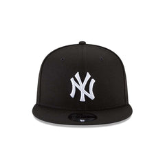 New Era Yankees left side with New Era flag embroidery indicating authentic branding