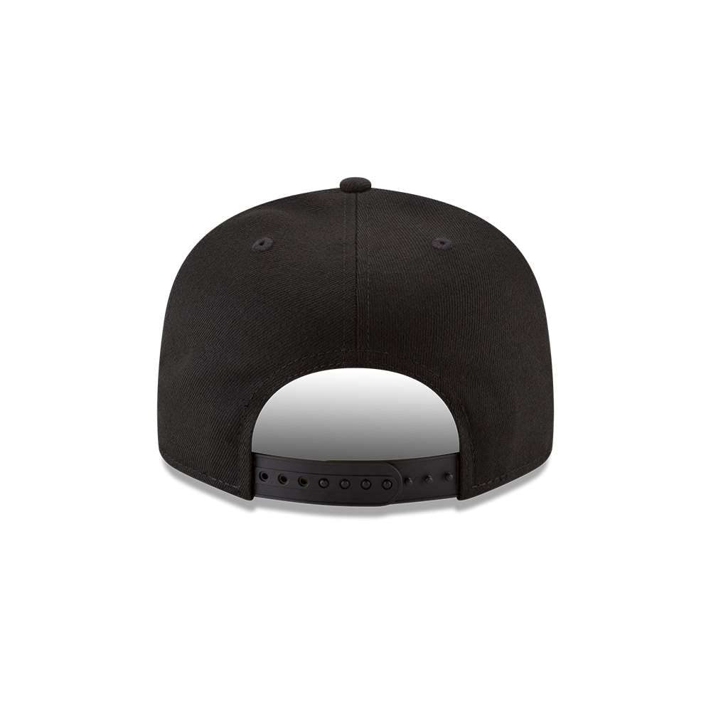 New Era Yankees snapback closure demonstrating adjustable fit for most head sizes