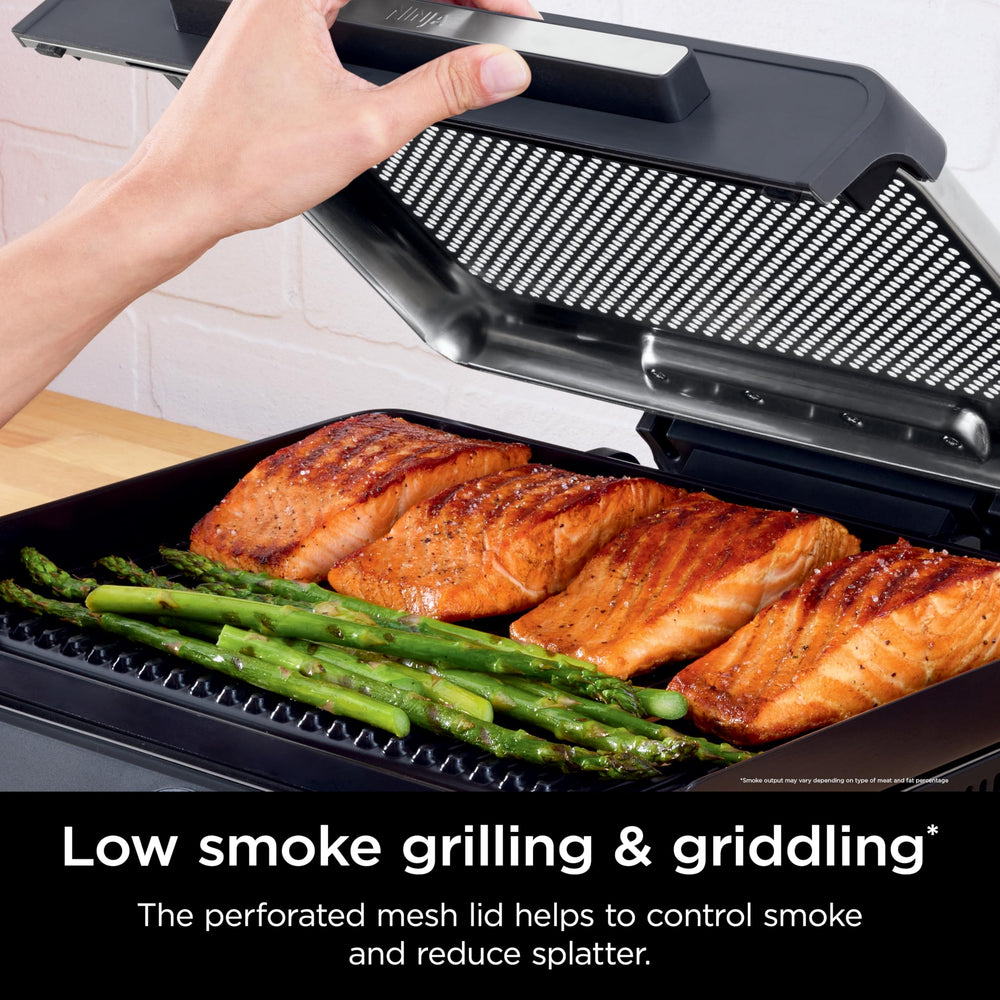 Ninja Sizzle perforated mesh lid detail reducing smoke and splatter