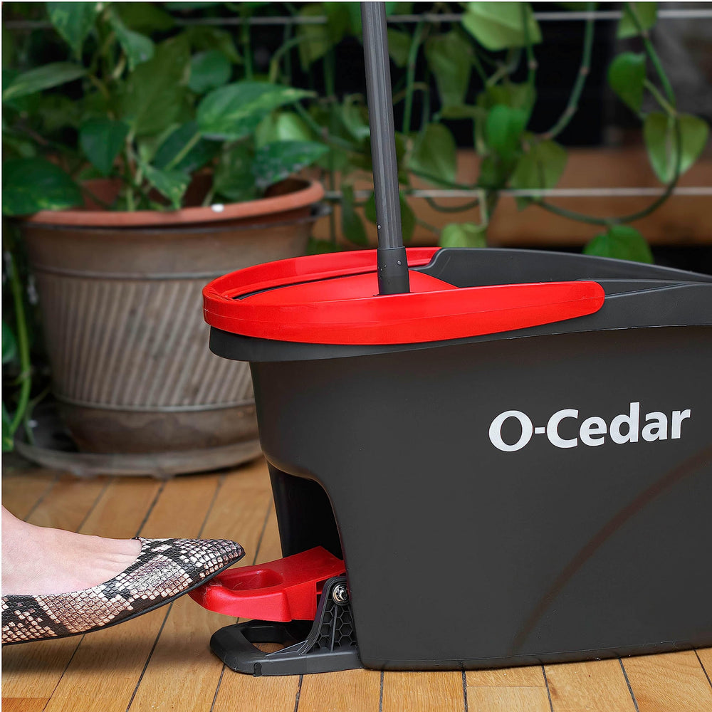 O-Cedar triangular mop head close-up capturing corner reach advantage