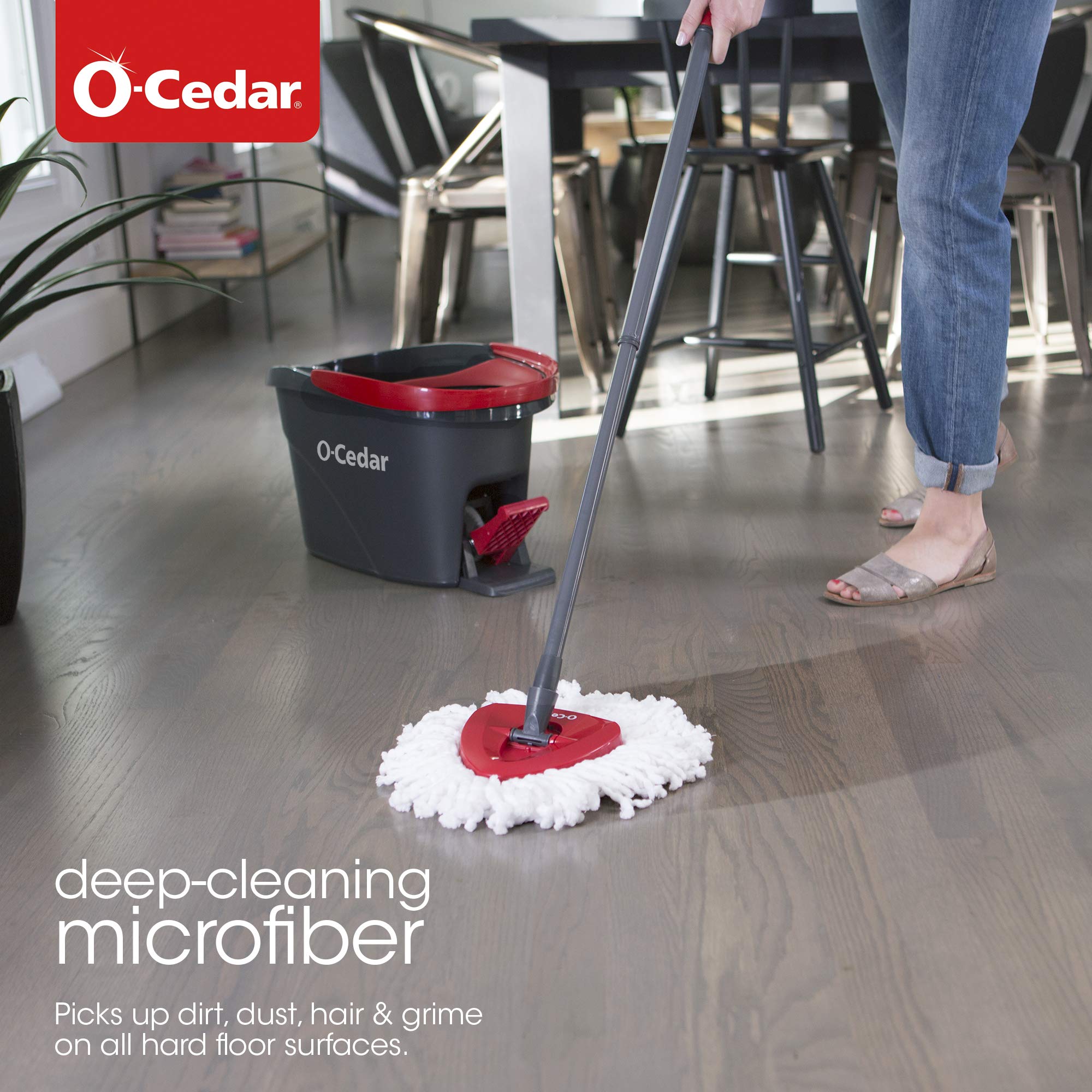 O-Cedar bucket interior splash guard keeping water contained during spinning