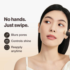 OBgE S-curved brush close-up highlighting seamless blending benefit
