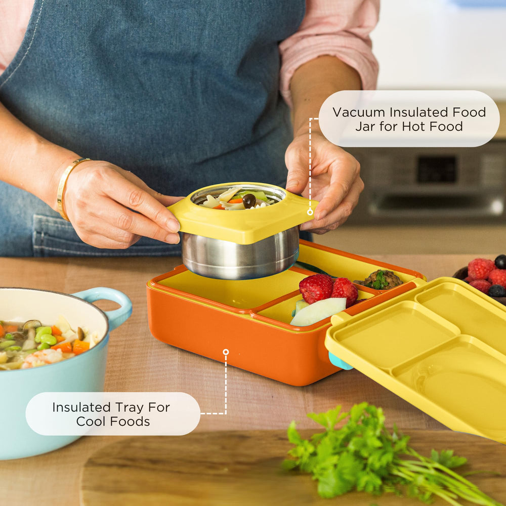 Omie detailed shot of removable rubber seal and lid for leak prevention benefit