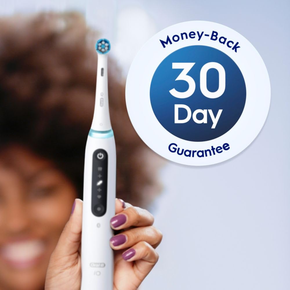 Oral-B angled bristle pattern close-up showing plaque-adapting design