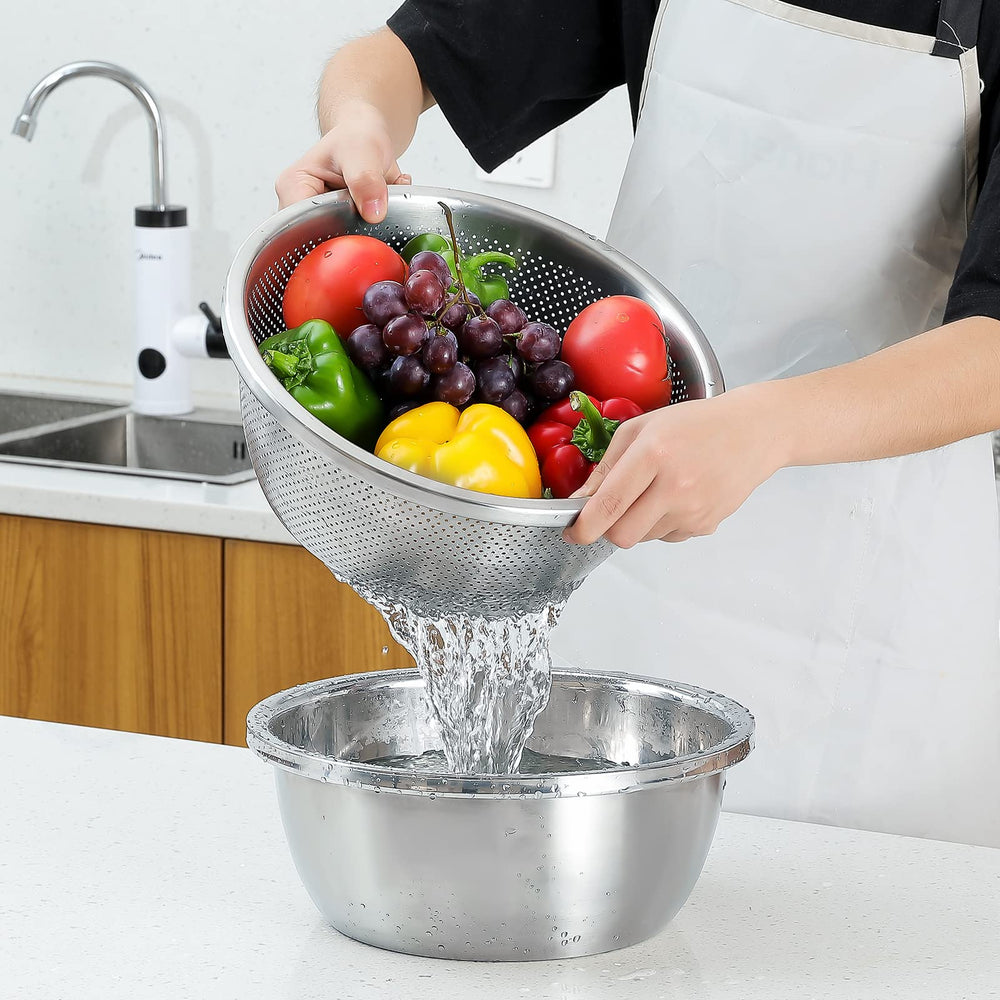 Paoli colander draining pasta over sink demonstrating fast water flow and secure food retention