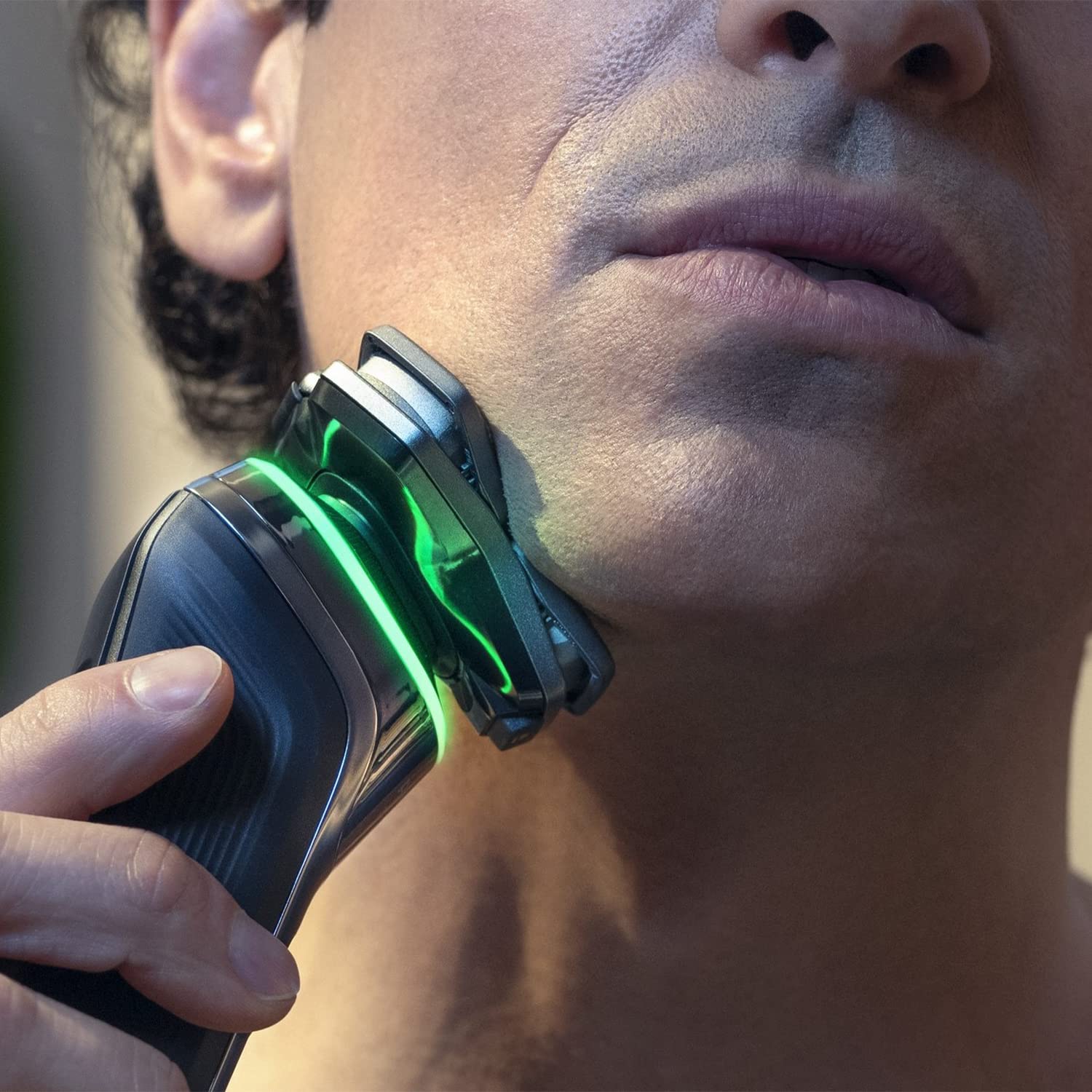 PHILIPS replacement head insertion demo showing easy tool-free installation benefit