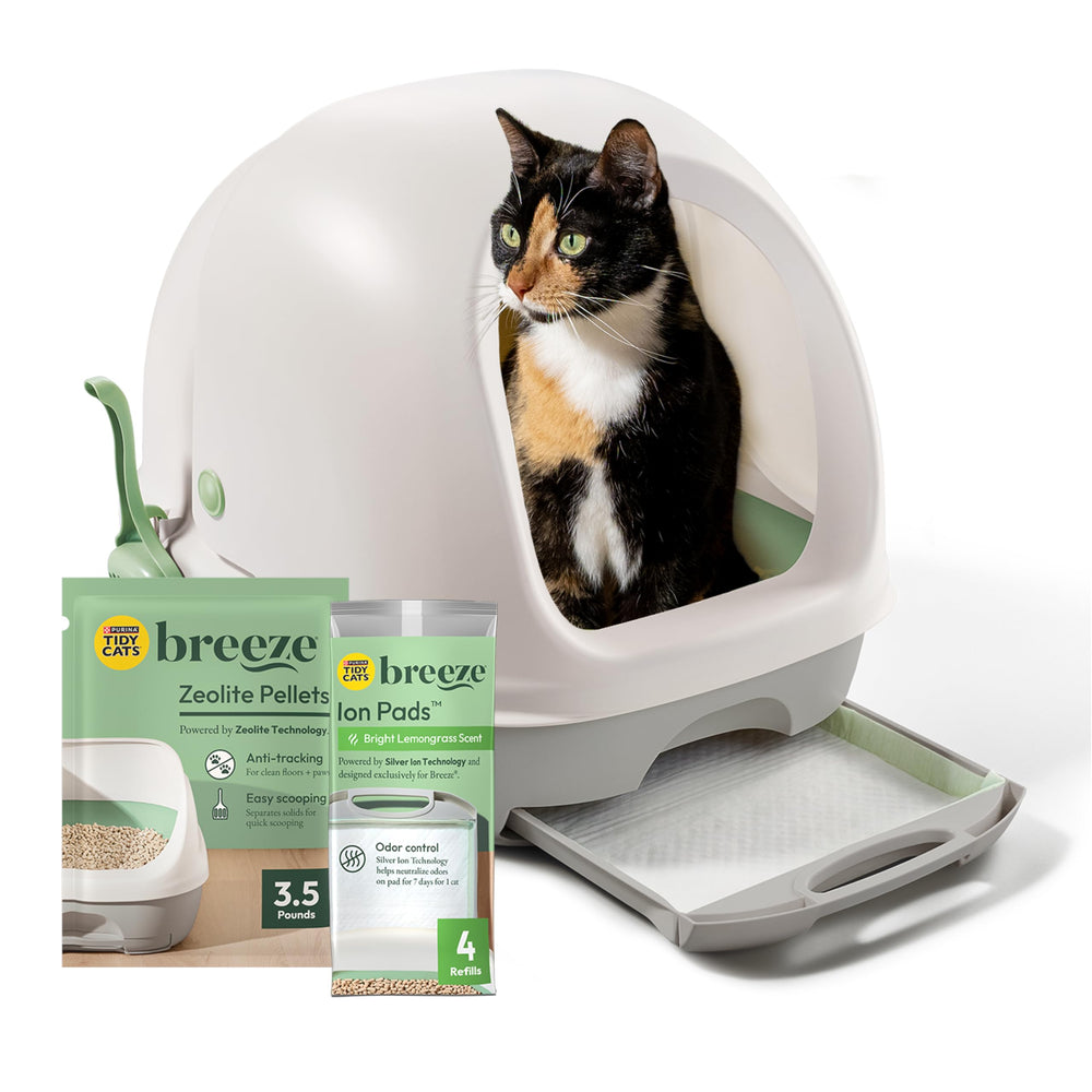 Purina Tidy Cats front view of covered Breeze box showing tidy containment benefit