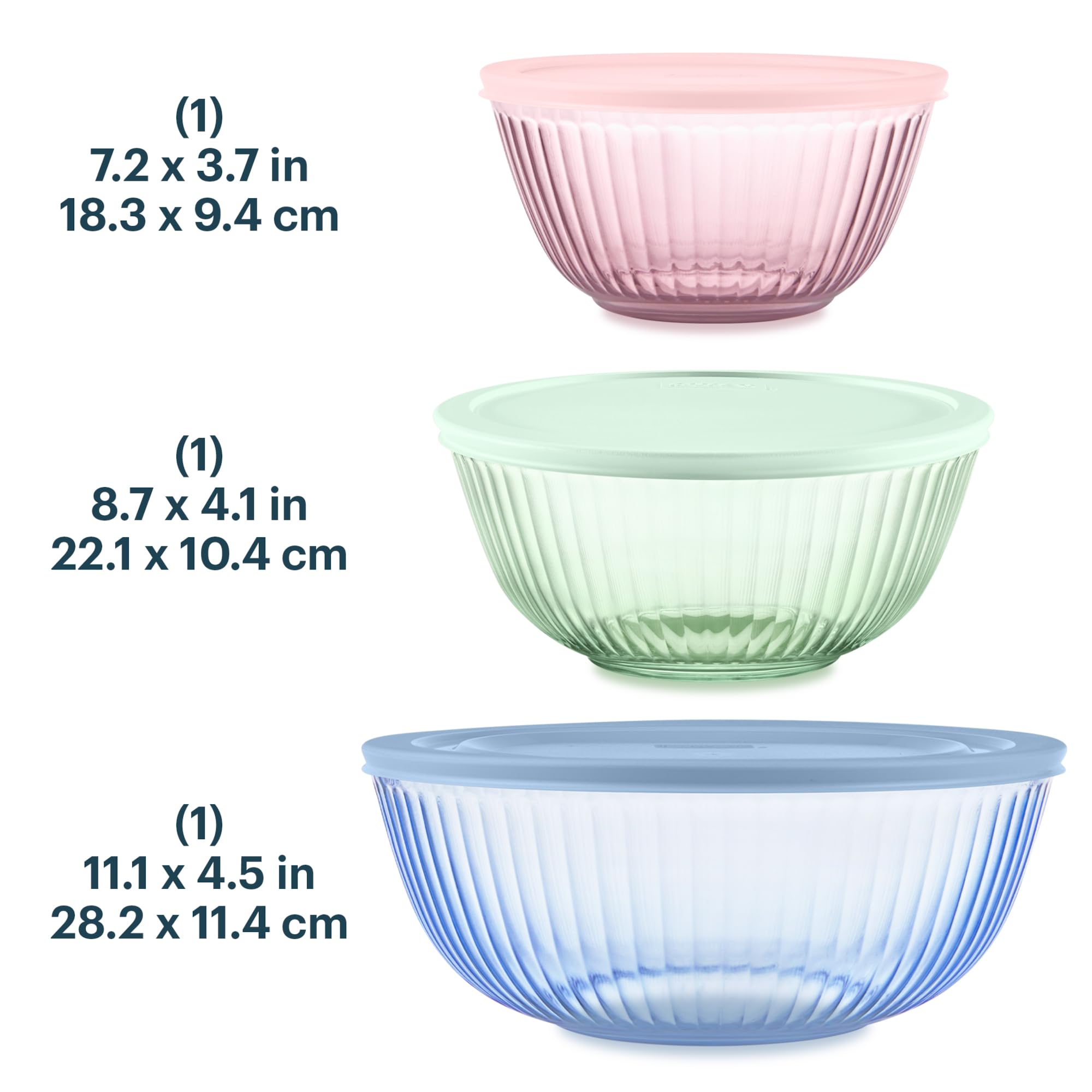 Pyrex close-up of BPA-free plastic lid demonstrating secure fit and easy handling for storage